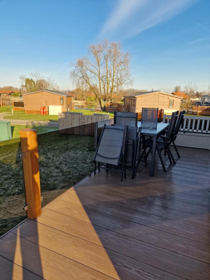 Hot Tub Hols In Bear Lodge With Roof Terrace Tattershall Kültér fotó